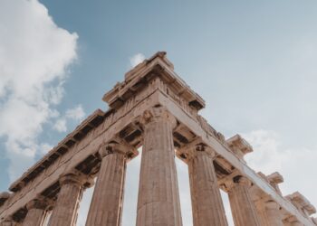 La edad dorada de Atenas, Pericles y una plaga devastadora