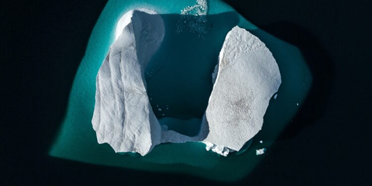 El desprendimiento de los mayores icebergs antárticos, una señal de alarma