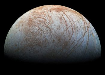 Mosaico de imágenes a color de Europa, una de las lunas de Júpiter.